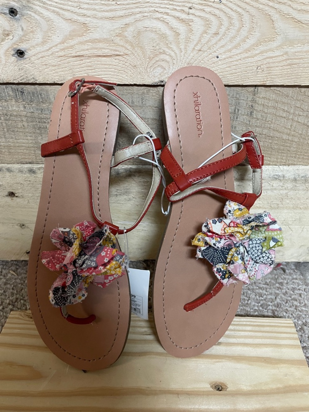 Xhilaration size 8.5 Tan Floral Thong Sandals with Adjustable Strap